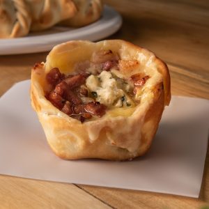 Canastita de panceta, muzzarela y roquefort